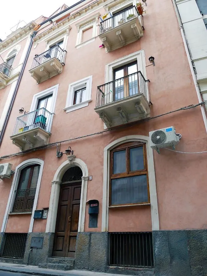 Ninetti Guest House - Apt Centro Storico Catania 0*,